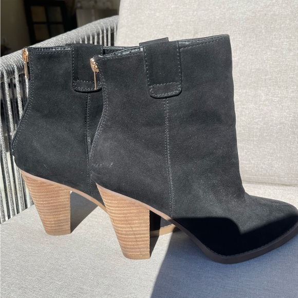 Justfab booties size 8.5- gently used - Picture 2 of 6